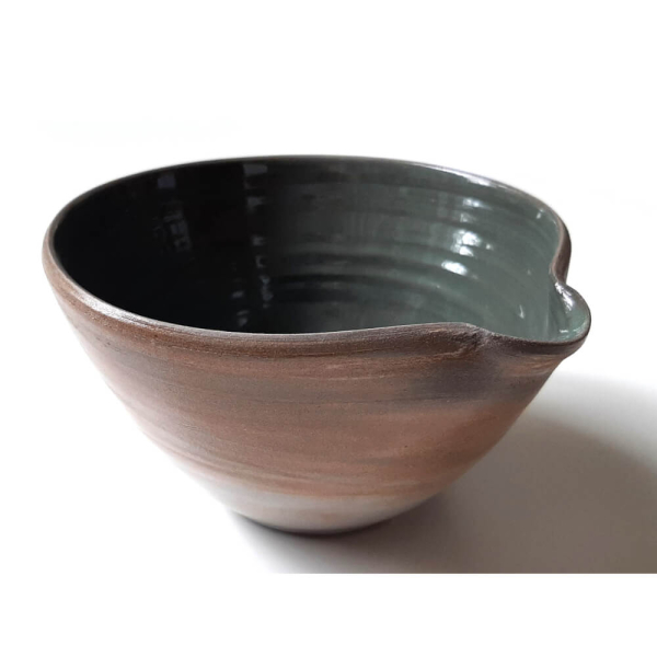Unique matcha pouring bowl from the studio "Susanne Schmitt"